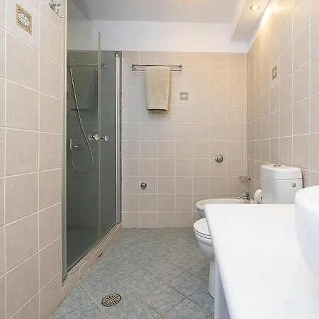 Elanora Villa *